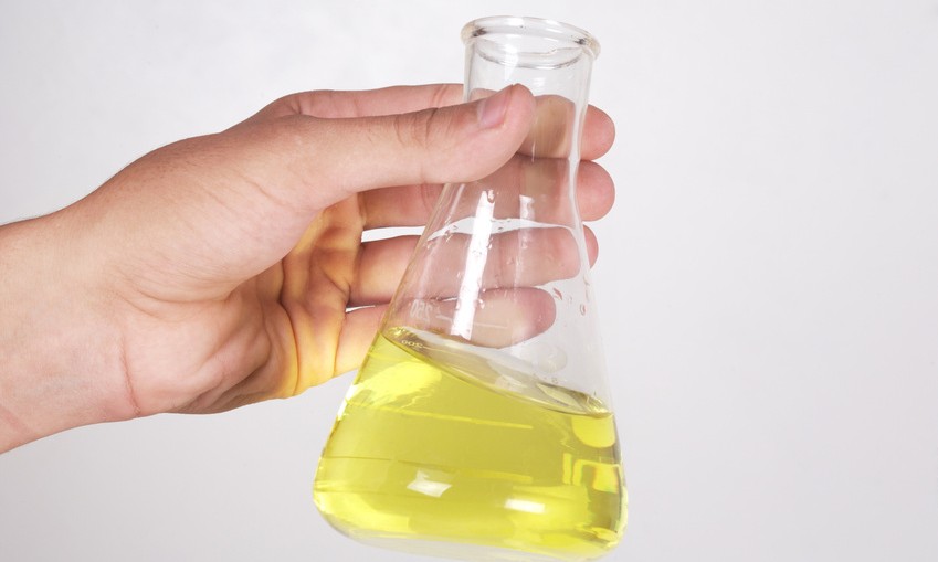 Olus Oil im Reagenzglas